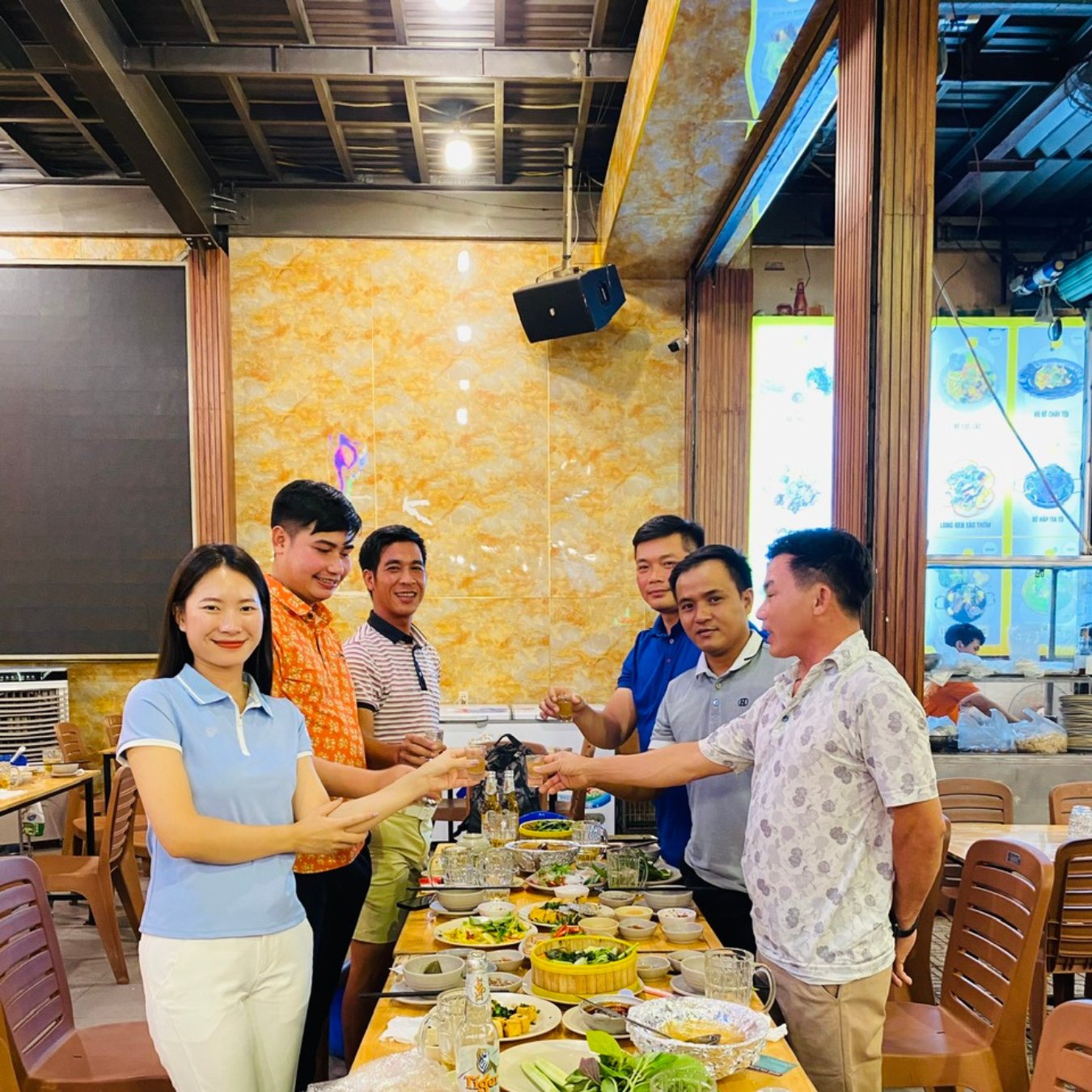 Không chỉ trong trận đấu, mà các buổi liên hoan sau đó luôn là thời điểm kết nối vô cùng hiệu quả